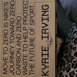 NIB Kyrie 8 GO SE (GS) Sneakers